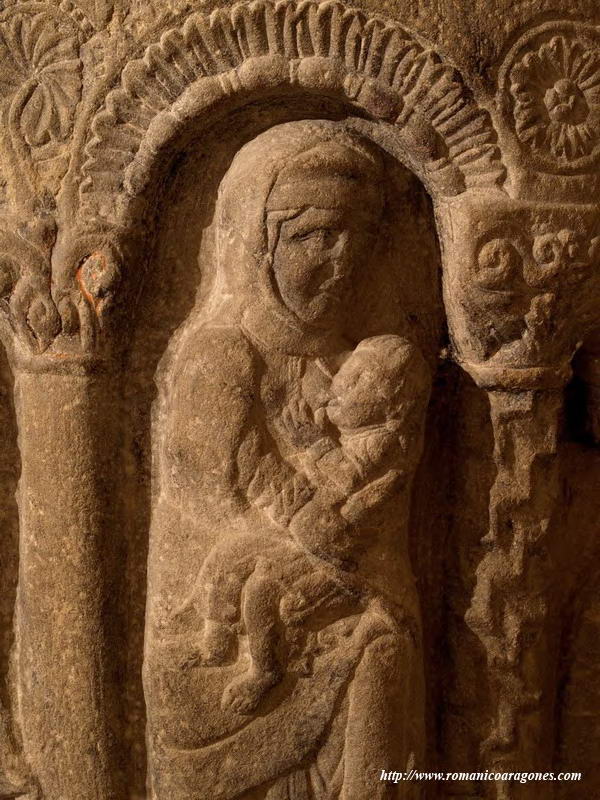 DETALLE DE LA VIRGEN Y EL NIÑO LACTANTE